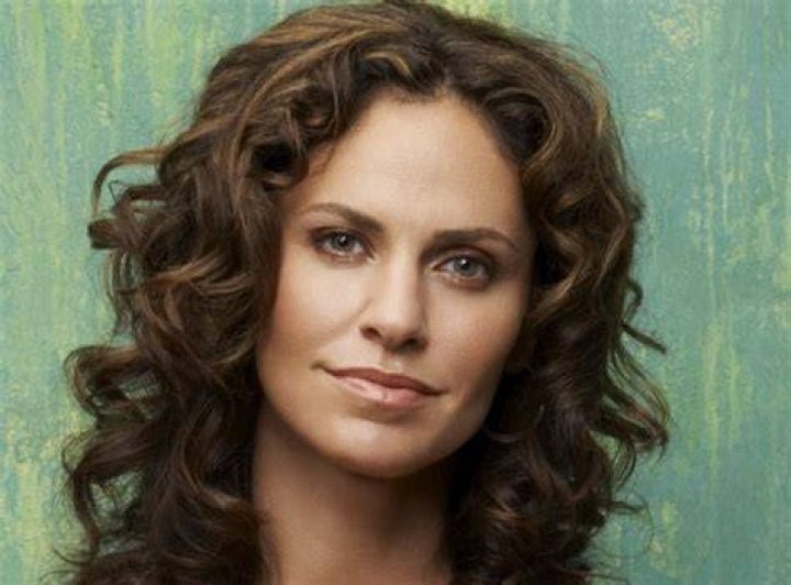 Amy Brenneman photo 2