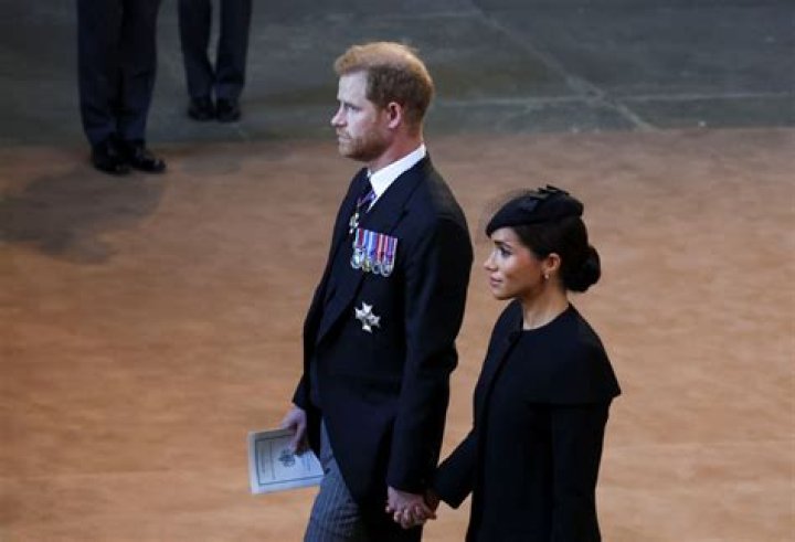 Fears Meghan Markle's small sign is a 'cry for help' during 'struggle'