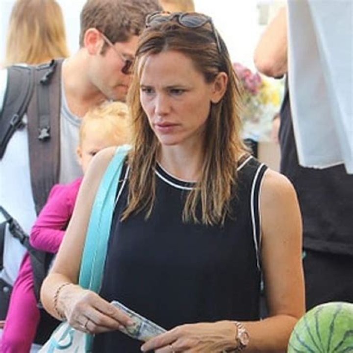 Jennifer Garner devastated as dad dies and she sings to him in his final moments