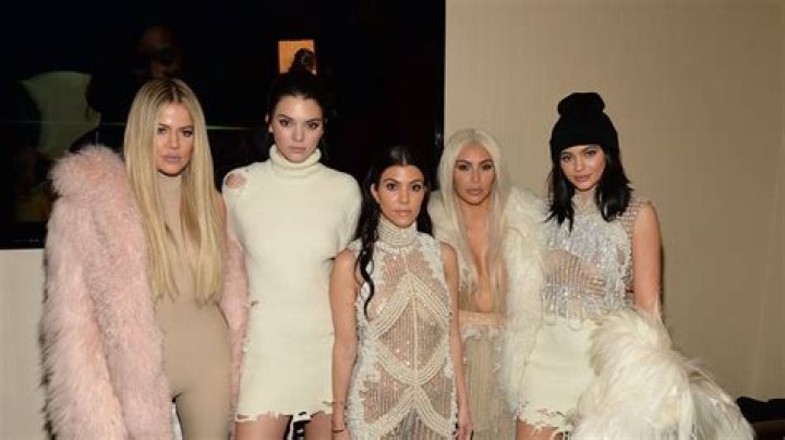 Kendall Jenner Tackles Kourtney in Fight!