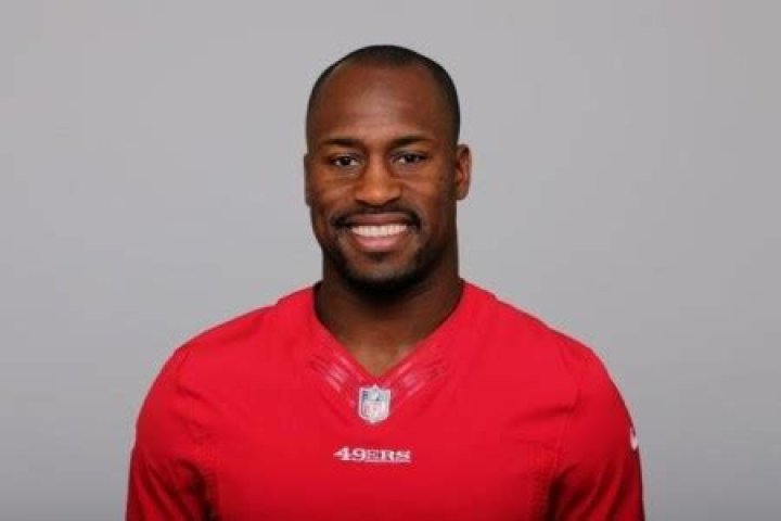 Know the Relationship Status and Net Worth of American Footballer, Vernon Davis
