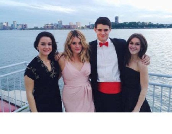 Let's Talk About Zoe Yasemin Oz - Siblings, Boyfriend, Net Worth and Height