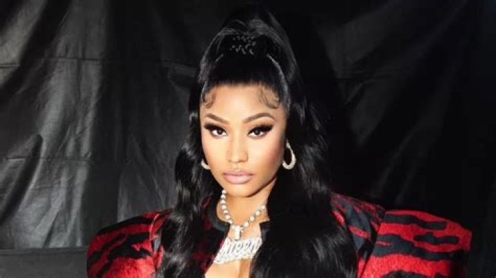 MTV VMAs: Nicki Minaj has unfortunate wardrobe malfunction while wearing pink lace corset