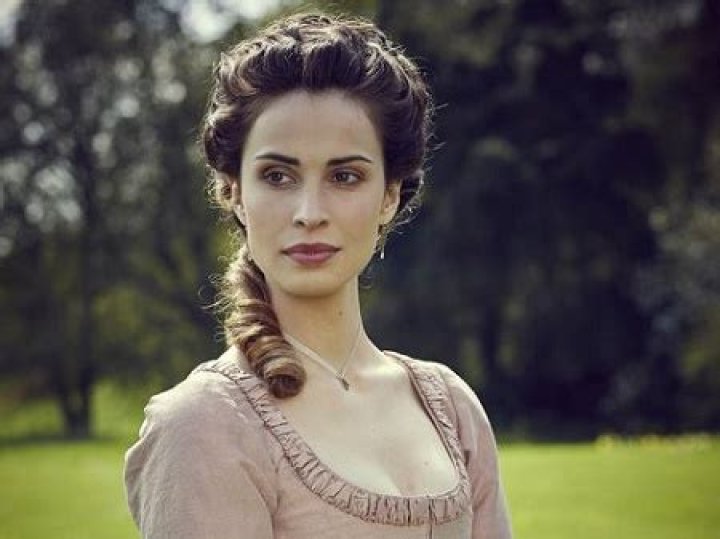 Poldark’s Heida Reed Got Engaged To Producer Fiancee, Sam Ritzenber In 2017
