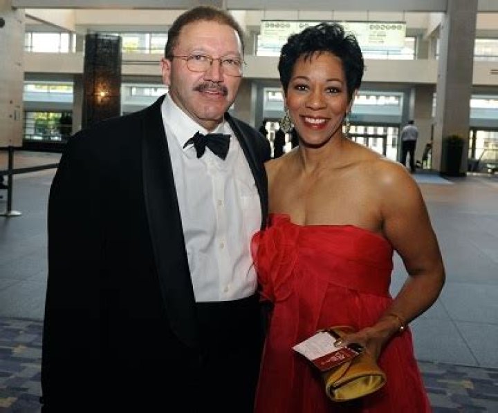 Retired news reporter, Andrea Roane is married to Michael Skehan.