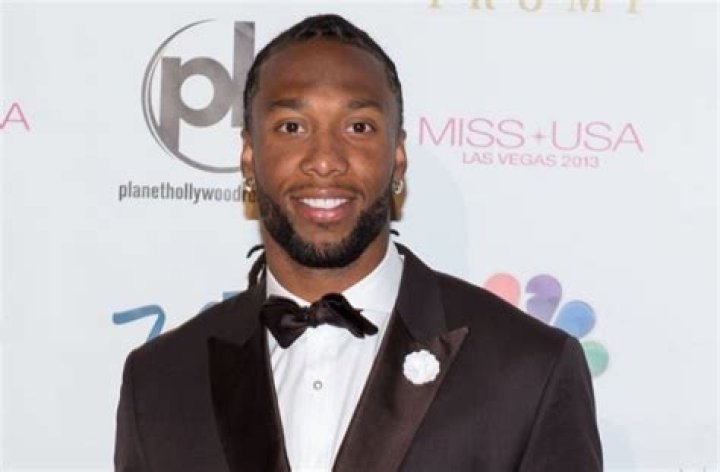 The American football wide receiver Larry Fitzgerald Jr Bio, Net Worth, Girlfriend.