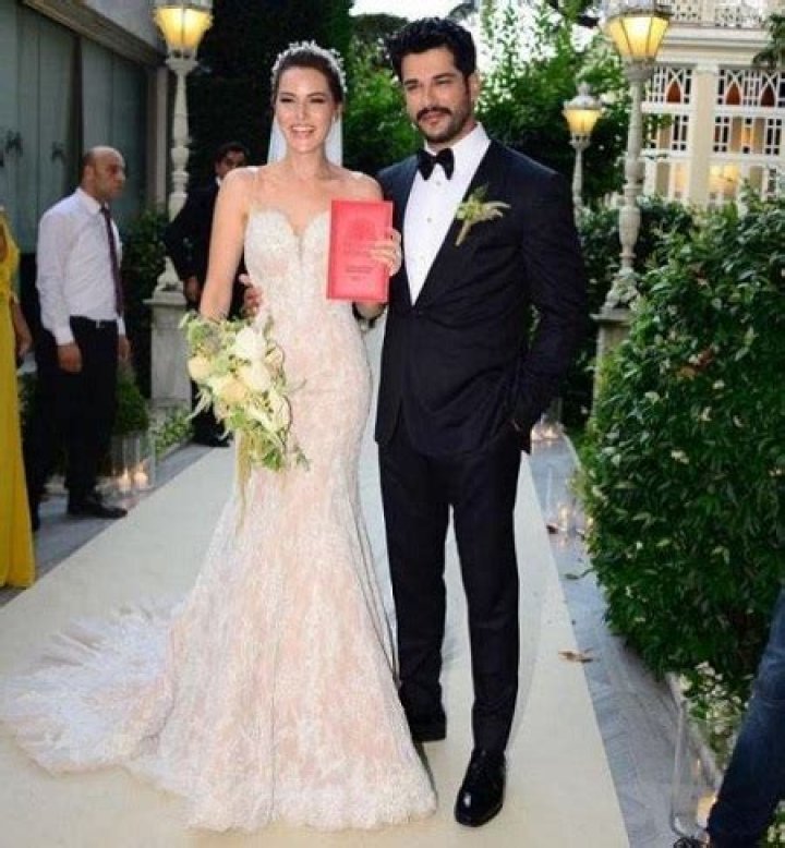 Turkish Actress, Fahriye Evcen Married Actor Husband Burak Ozcivit in 2017